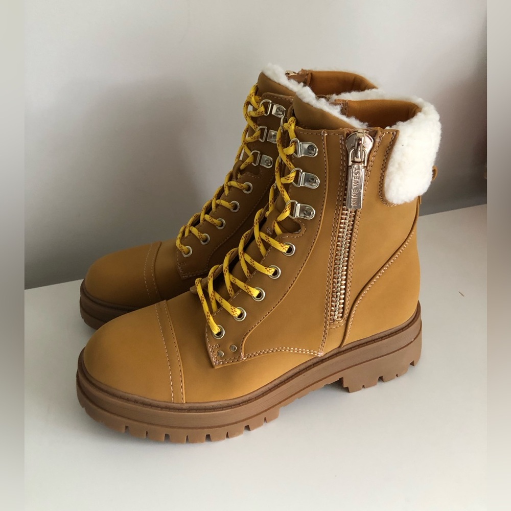 NEW Nine West Women’s Pike3 Sherpa Lug Sole Hiker Boots